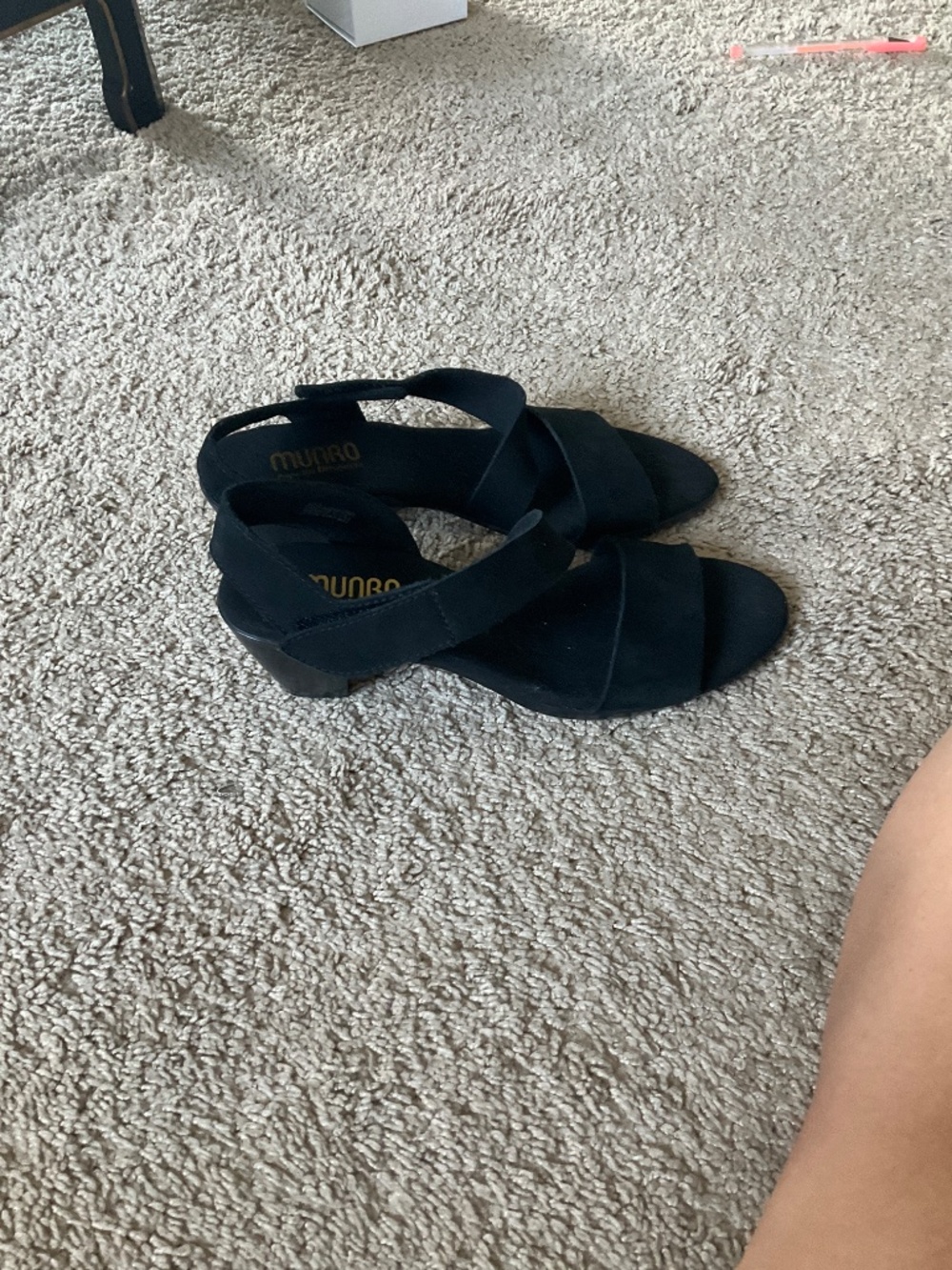Munro Lucia Sandal in Black Nubuck leather - Picture 2 of 8